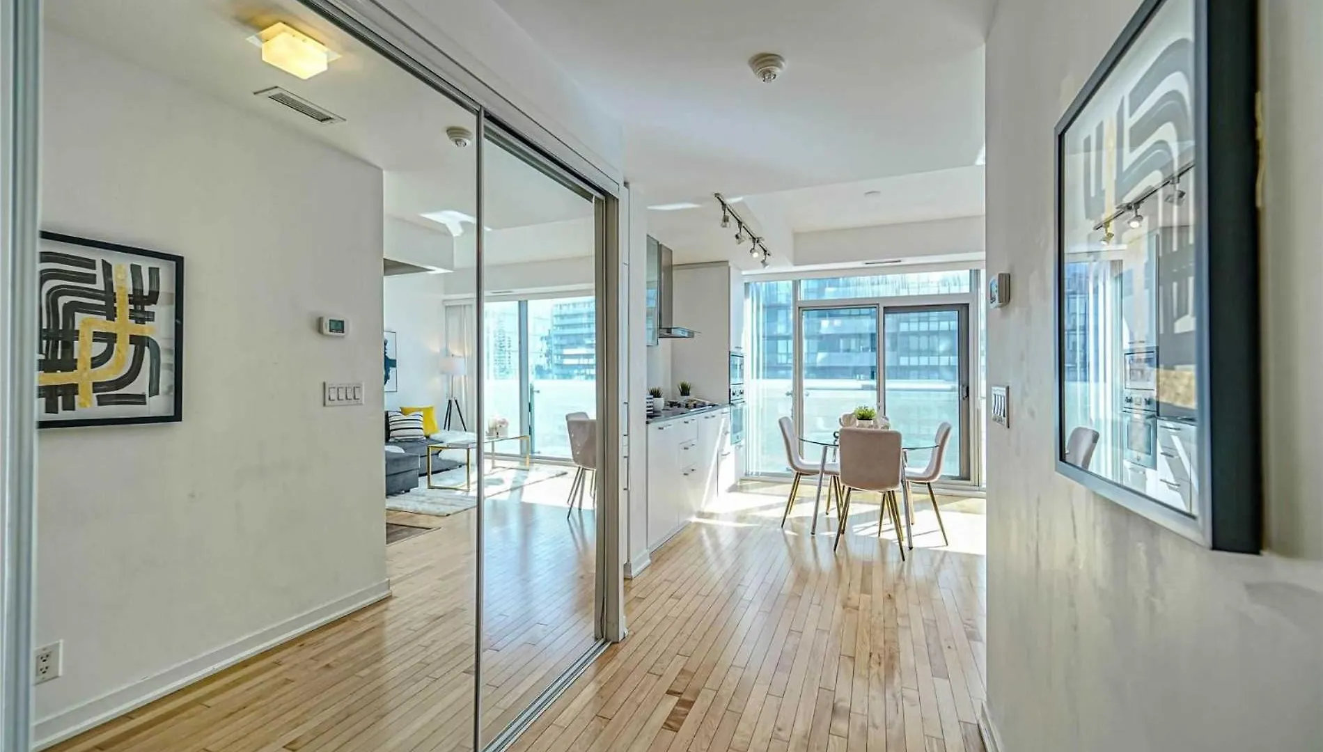 Apartment Monarch Residences Toronto Canada