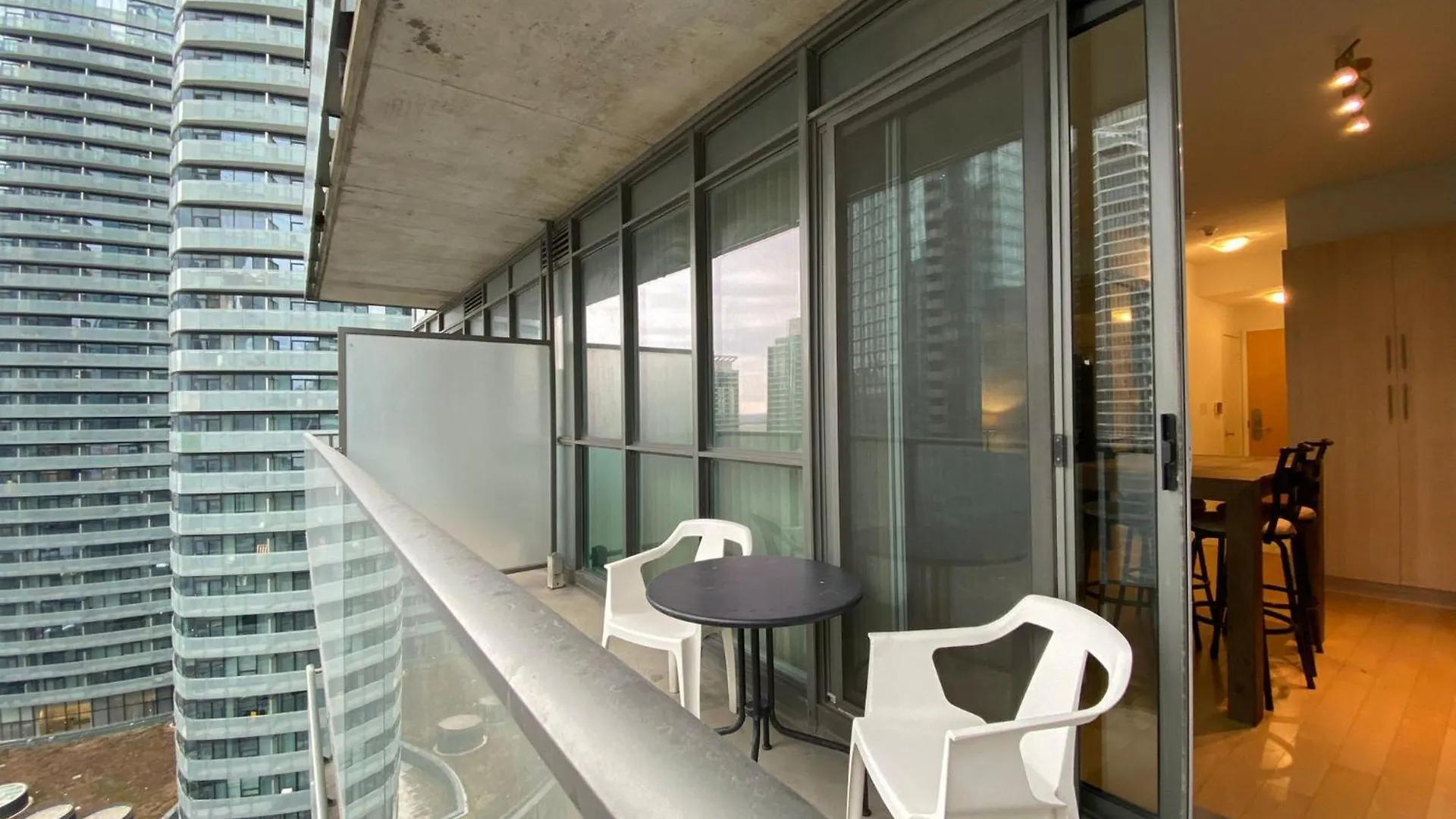 Apartment Monarch Residences Toronto