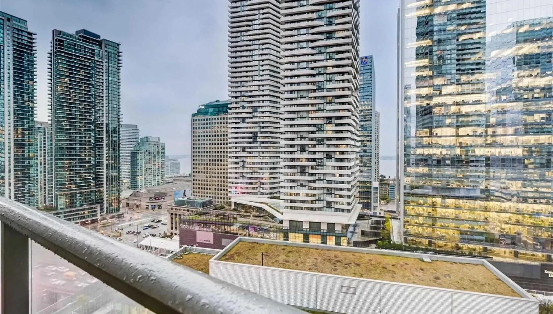 Apartment Monarch Residences Toronto Canada
